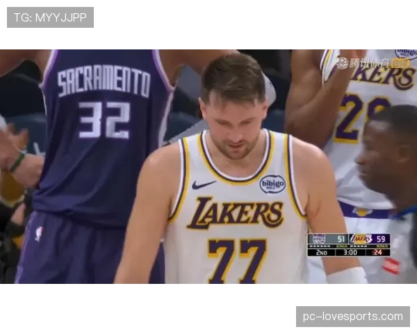 刚刷到卢卡·东契奇街边吃泡面，旁边那辆车瞬间把我拉回现实