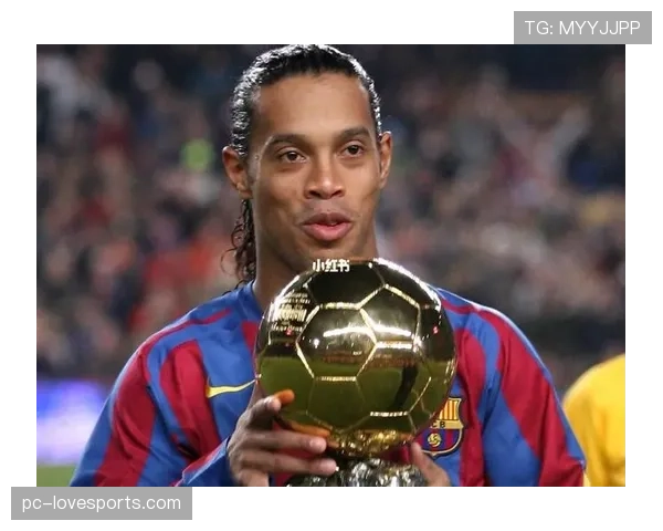 小罗又在沙滩上光脚踢球，这人到底有没有存款啊？